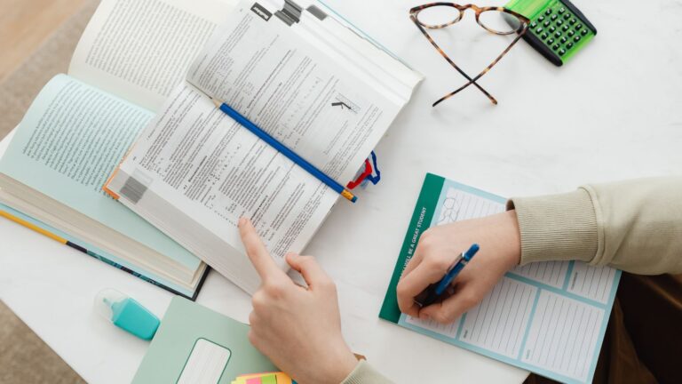 Cómo tomar notas de un libro: Técnicas y consejos prácticos