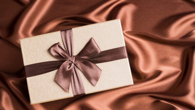Cómo elegir el libro perfecto para regalar y sorprender a tus seres queridos